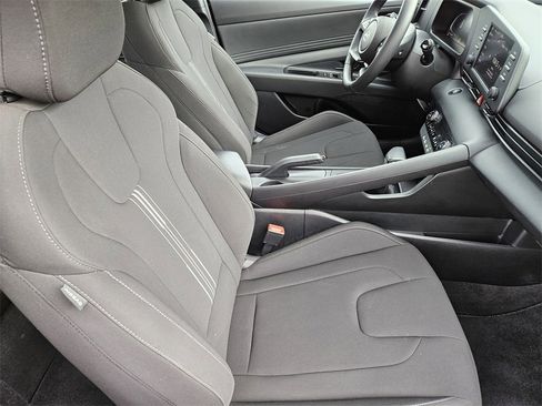 Certified 2025 Hyundai Elantra Sport image 10