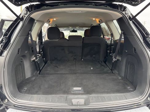 Used 2018 Nissan Pathfinder SV image 9