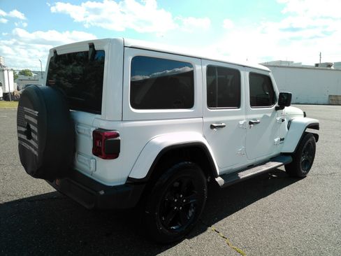 Used 2019 Jeep Wrangler Unlimited Sahara AWD/4WD image 24