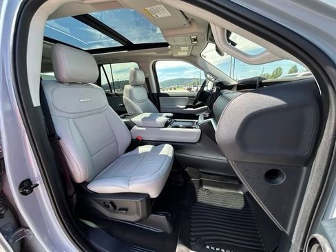 Used 2025 Ford Expedition Max Platinum w/ Driver's Package AWD/4WD image 39