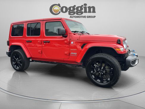 Used 2024 Jeep Wrangler Sahara image 9