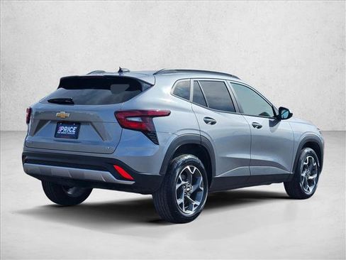 Used 2025 Chevrolet Trax LT image 5