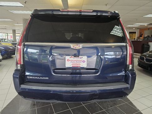 Used 2018 Cadillac Escalade Premium Luxury AWD/4WD image 5