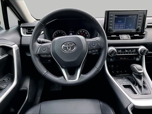 Used 2022 Toyota RAV4 XLE Premium FWD image 5