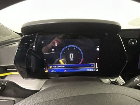 Used 2025 Chevrolet Trax LT FWD image 17