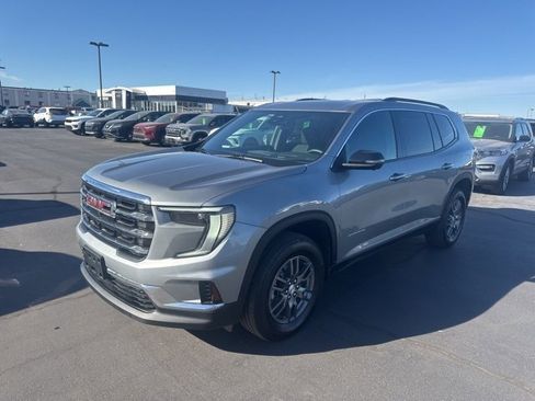 Used 2025 GMC Acadia Elevation image 9