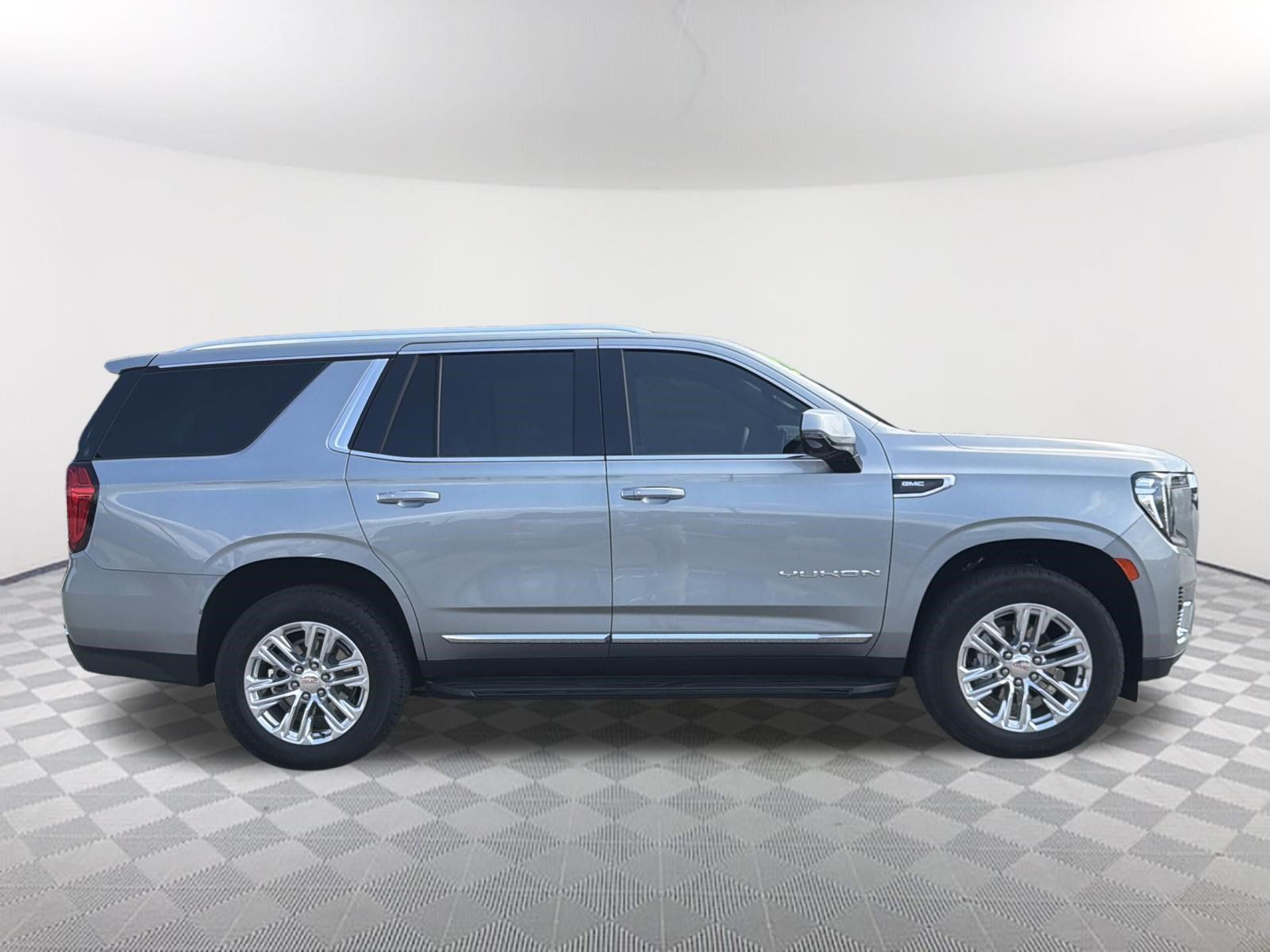 Used 2024 GMC Yukon SLT w/ SLT Luxury Package AWD/4WD image 18