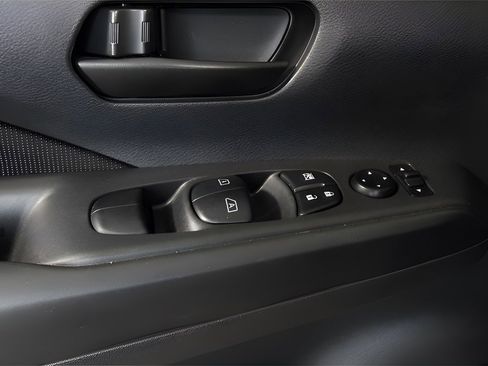 Used 2024 Nissan Kicks S image 9