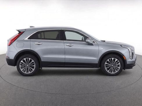 Used 2025 Cadillac XT4 Premium Luxury AWD/4WD image 2