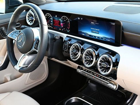 Certified 2025 Mercedes-Benz CLA 250 image 10