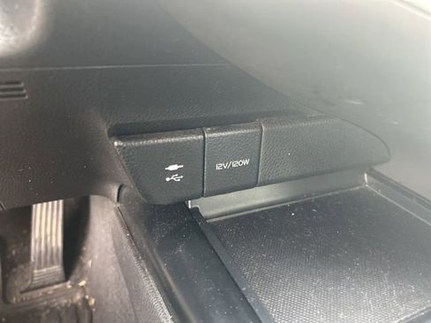 Used 2019 Toyota Camry SE image 18