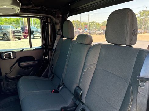 Used 2024 Jeep Gladiator Sport AWD/4WD image 42