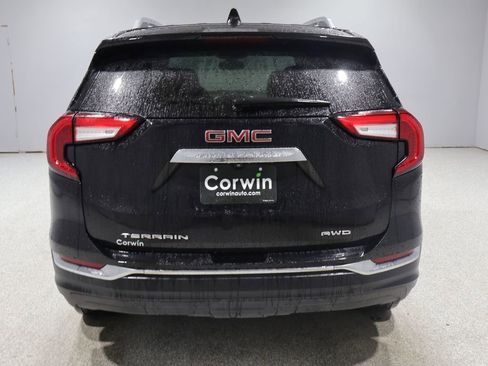 Used 2024 GMC Terrain SLT AWD/4WD image 3
