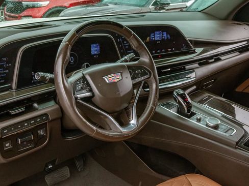 Used 2022 Cadillac Escalade Premium Luxury w/ Performance Package AWD/4WD image 10