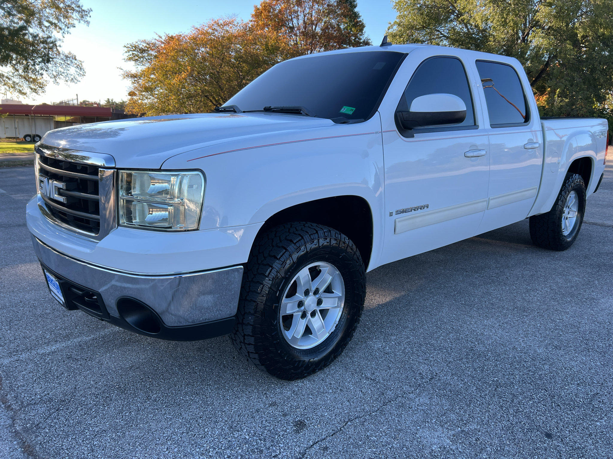 Used 2008 GMC Sierra 1500 SLT w/ SLT Preferred Package AWD/4WD image 7
