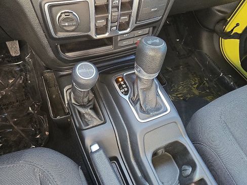 Used 2023 Jeep Wrangler Unlimited AWD/4WD image 31