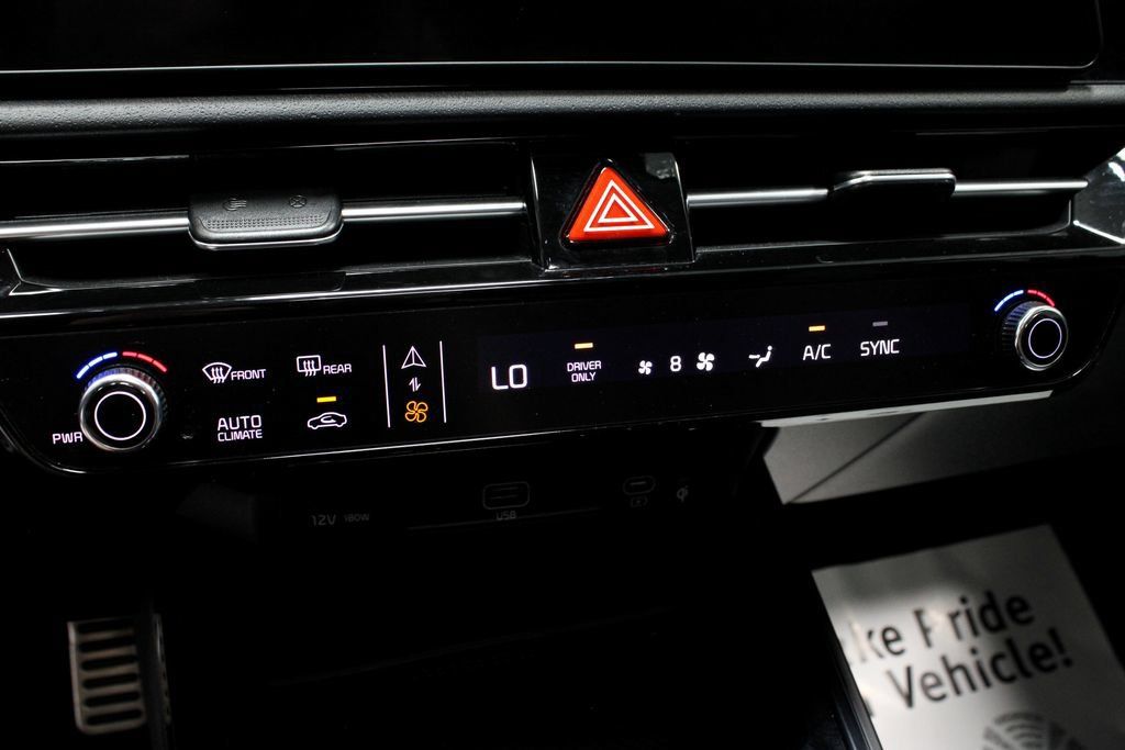 Used 2025 Kia Niro EX Touring FWD image 34