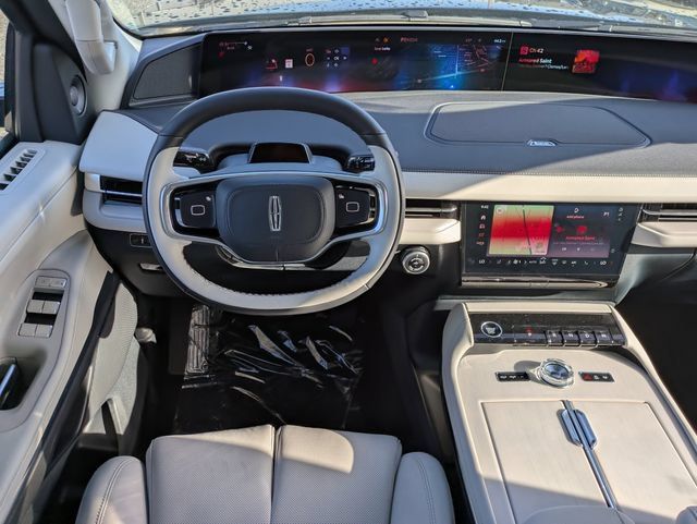 New 2026 Lincoln Navigator Premiere AWD/4WD image 16