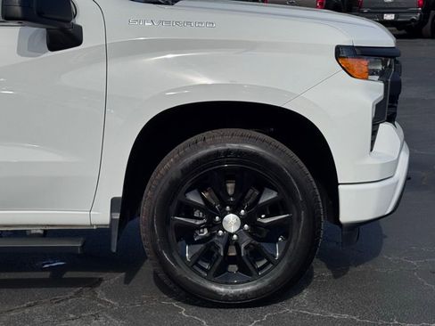 Used 2023 Chevrolet Silverado 1500 Custom image 4