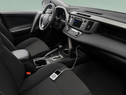 Used 2018 Toyota RAV4 XLE FWD image 30