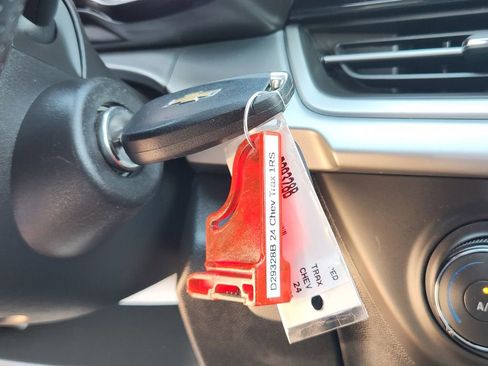 Used 2024 Chevrolet Trax RS image 24