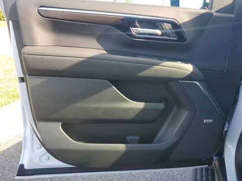 New 2026 Chevrolet Tahoe High Country AWD/4WD image 13