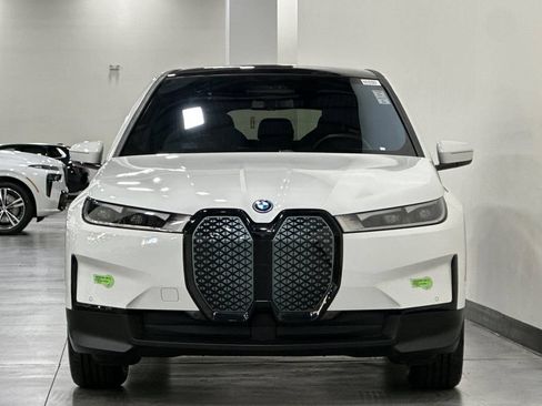 Used 2024 BMW iX xDrive50 AWD/4WD image 9