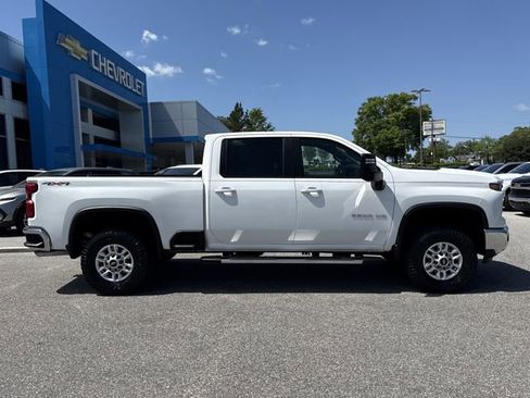 Used 2025 Chevrolet Silverado 2500 LT w/ Convenience Package AWD/4WD image 2