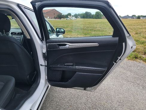 Used 2020 Ford Fusion SE AWD/4WD image 27