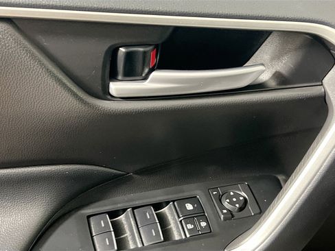 Used 2025 Toyota RAV4 XLE w/ Convenience Package FWD image 16