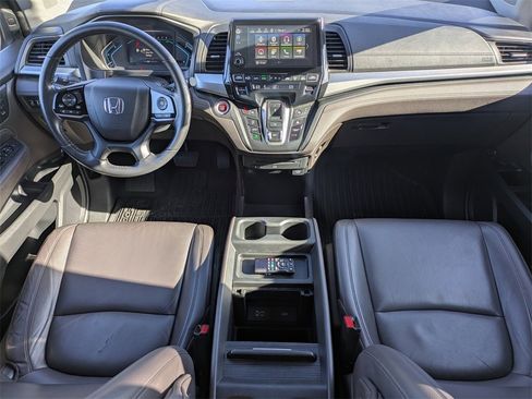 Used 2018 Honda Odyssey Touring image 3