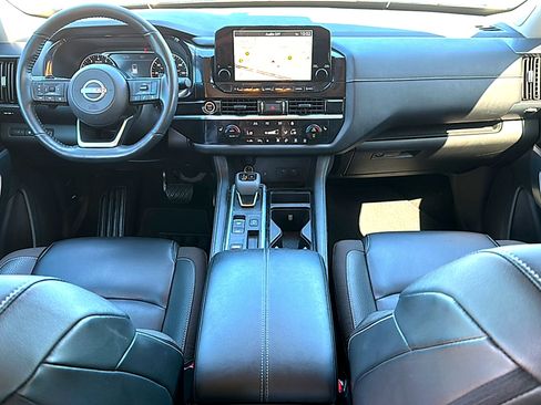 Used 2024 Nissan Pathfinder SL w/ SL Premium Package FWD image 22