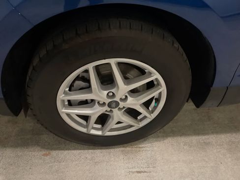 Used 2024 Ford Edge SEL image 10