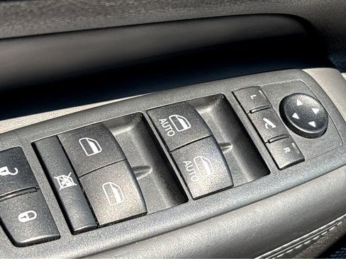 Used 2021 Jeep Grand Cherokee Overland AWD/4WD image 30