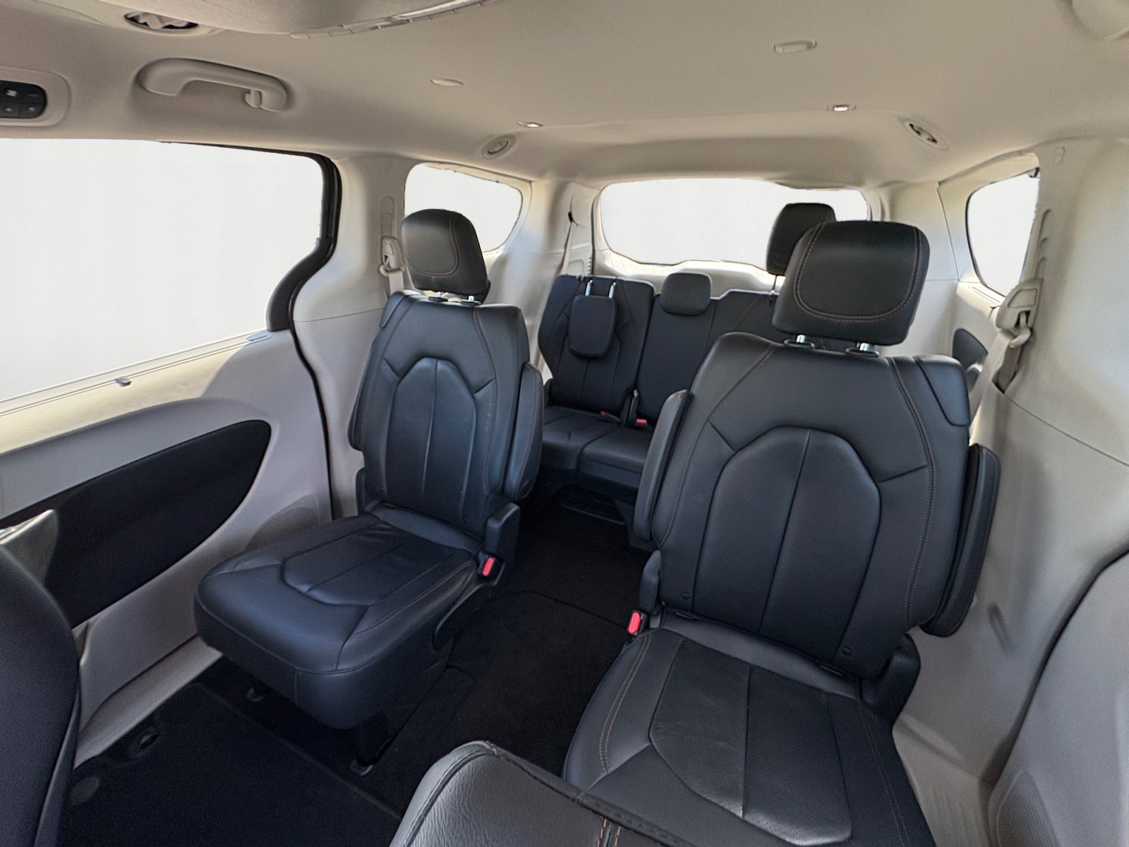 Used 2020 Chrysler Pacifica Touring-L w/ Advanced Safetytec Group FWD image 13