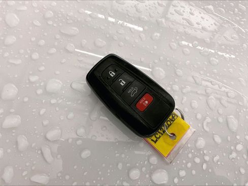 Used 2020 Toyota RAV4 XLE w/ Convenience Package AWD/4WD image 9
