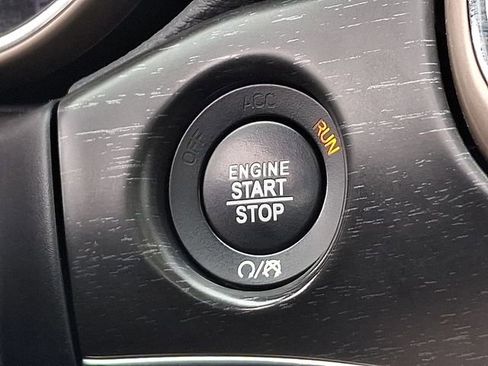 Used 2017 Jeep Grand Cherokee Limited image 24