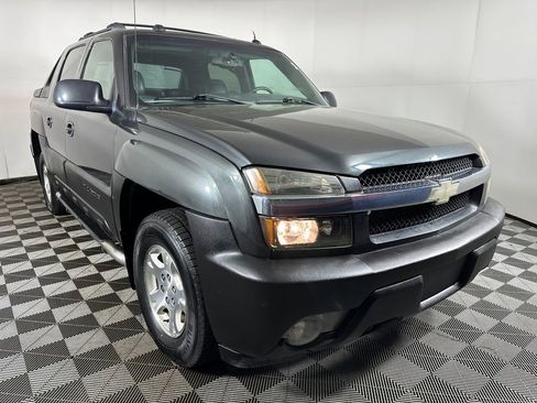 Used 2004 Chevrolet Avalanche Z71 w/ Sun And Sound Package AWD/4WD image 7