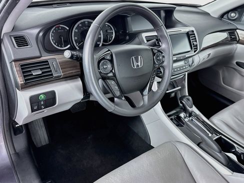 Certified 2017 Honda Accord EX-L image 9
