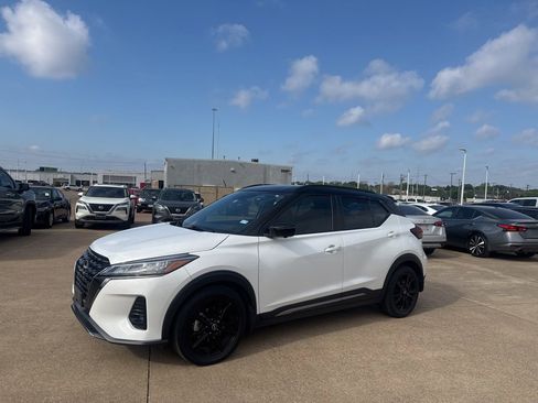 Certified 2022 Nissan Kicks SR w/ Premium Package image 9