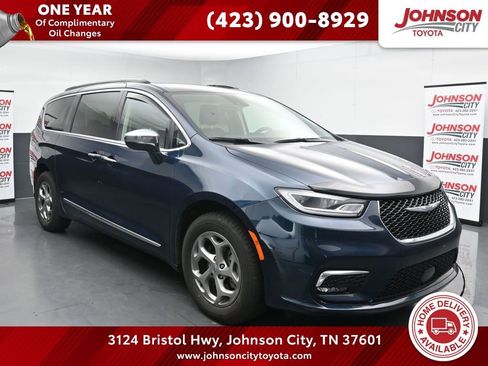 Used 2023 Chrysler Pacifica Limited image 1