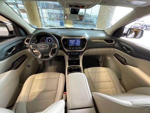 Used 2023 GMC Acadia Denali w/ Denali Technology Package AWD/4WD image 9
