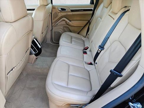 Used 2017 Porsche Cayenne Platinum Edition image 19