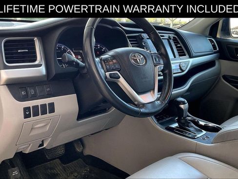 Used 2019 Toyota Highlander XLE image 17