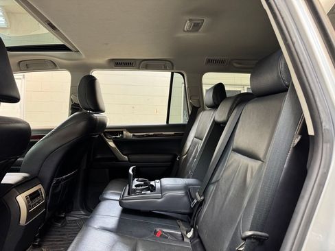 Used 2017 Lexus GX 460 Premium w/ Premium Package AWD/4WD image 18