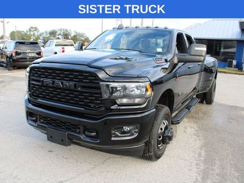 Used 2025 RAM 3500 Laramie AWD/4WD image 3