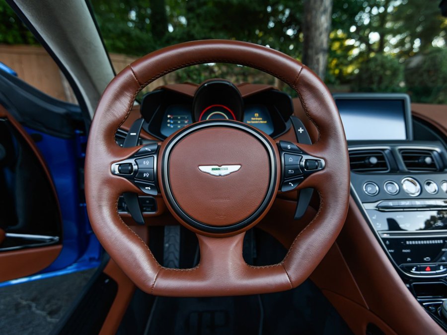 Used 2020 Aston Martin DBS Superleggera Volante RWD image 17