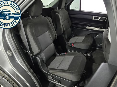 Used 2022 Ford Explorer XLT AWD/4WD image 5