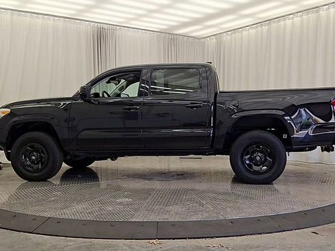 Certified 2022 Toyota Tacoma SR AWD/4WD image 2