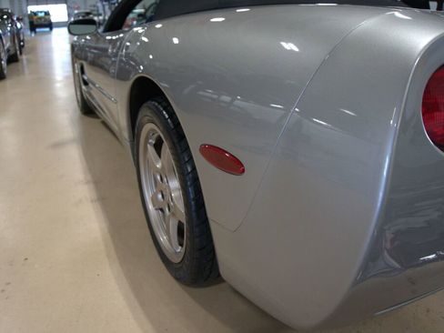 Used 2001 Chevrolet Corvette Convertible w/ Preferred Equipment Group2 image 18